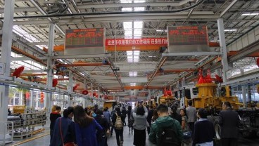 Data Manufaktur China Lampaui Estimasi