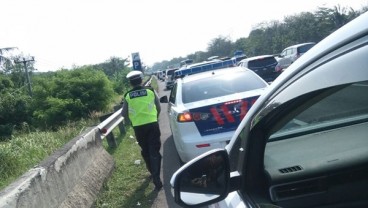 Macet di Palikanci, Polisi Sisir Kendaraan yang Berhenti di Pinggir Jalan