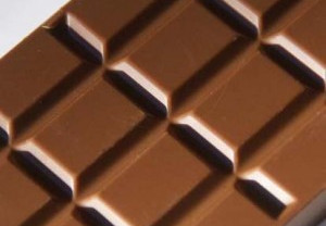Ini Alasan Usia Lanjut Harus Makan Cokelat