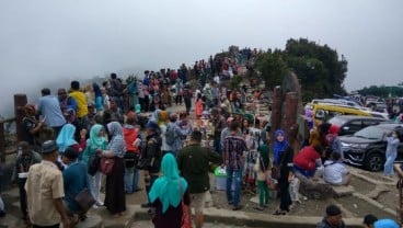 LIBUR LEBARAN: Saat Puncak, Pengunjung Tangkuban Parahu Tembus 10.000