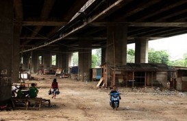 Gubernur Djarot Larang Pendatang Dirikan Gubuk Liar di Kolong Jembatan
