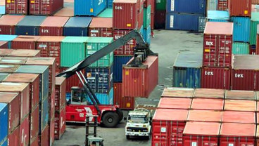 Ekonom: Impor Hasil Industri Harus Diatur