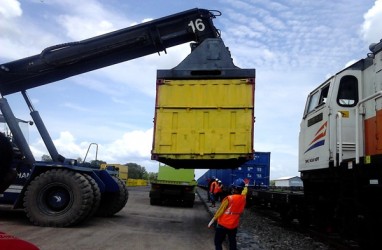 MINAT PENGGUNAAN KA BARANG : Tarif Kereta Logistik di Gede Bage Didiskon