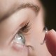 Mengejutkan! 27 Lensa Kontak Ditemukan Dalam Mata Wanita Tua Ini