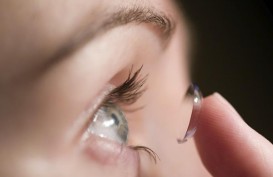 Mengejutkan! 27 Lensa Kontak Ditemukan Dalam Mata Wanita Tua Ini