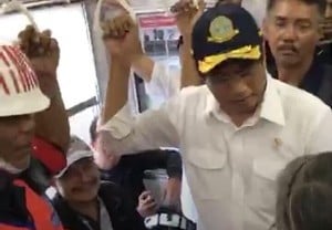 Eksisnya Budi Karya, Tinjau KRL Sambil 'Live Streaming'