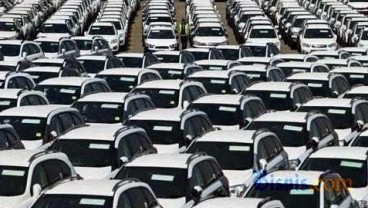 NERACA DAGANG OTOMOTIF : Surplus Semester I Naik Tipis