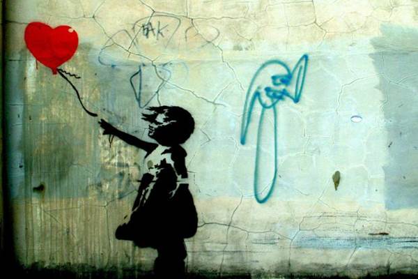 Mural karya Bansky berjudul 'Ballon Girl' merupakan karya seni terfavorit warga Inggris./Independent.co.uk