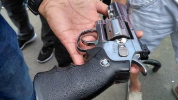 Rekonstruksi Penyelundupan 1 Ton Sabu: Polisi Amankan Seorang Pria Pembawa Pistol