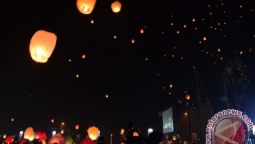 4.000 Lampion Hiasi Langit Dieng Malam Ini