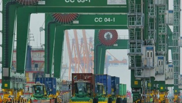Terminal Teluk Lamong Layani Bongkar Muat Kapal Liberia dan Malta