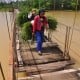 PRASARANA DAERAH :  PUPR Bangun 13 Jembatan Gantung