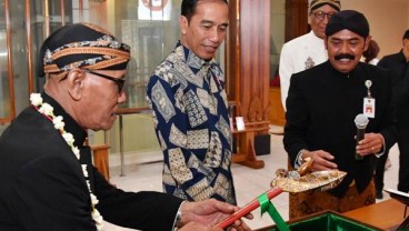 Enggak Sanggup Merawat Sendiri, Presiden Jokowi Mau Hibahkan Keris Miliknya