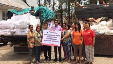 Pertamina MOR I Salurkan Bantuan ke Pengungsi Sinabung