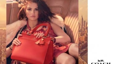 Digandeng Coach, Selena Gomez Jadi Desainer Tas