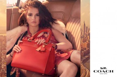 Digandeng Coach, Selena Gomez Jadi Desainer Tas