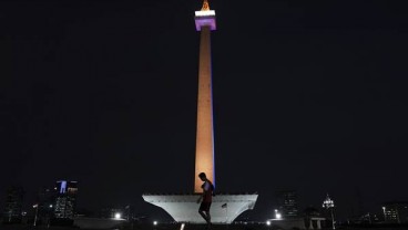 Air Mancur Menari Warna-warni di Monas Beroperasi