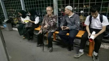 Syafii Maarif Beri Contoh Keteladanan, Naik Commuter Line ke Bogor