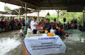 KAI Serahkan Bantuan untuk Pengungsi Sinabung