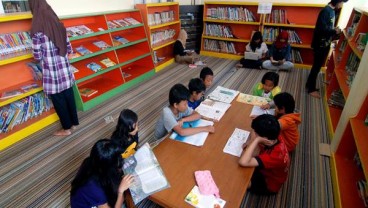 PT TPS Sumbang Ratusan Buku bagi Taman Bacaan Surabaya