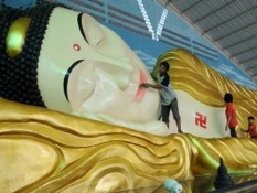 Patung Buddha Tidur Jadi Wisata Andalan di Mojokerto