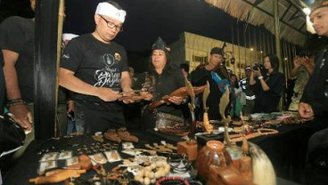 Rayakan Tahun Baru Sunda, Emil Tanam Pohon Ki Hujan