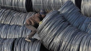 PABRIK BAJA : Produsen Hilir Keluhkan Wire Rod Mahal