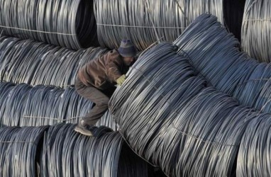 PABRIK BAJA : Produsen Hilir Keluhkan Wire Rod Mahal