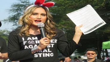 Cinta Laura Kumpulkan 4.500 Tandatangan Petisi Against Animal Testing