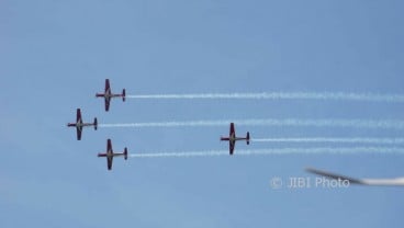 Pesawat Aerobatik Jupiter Ikut Meriahkan Makassar F8