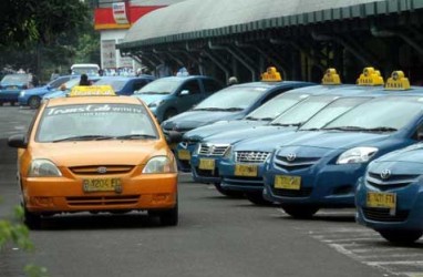 Sopir Taksi Konvensional di Semarang Protes Angkutan Berbasis Daring