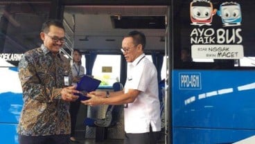 ANGKUTAN UMUM  : Transjabodetabek Premium Sasar Pengguna Mobil