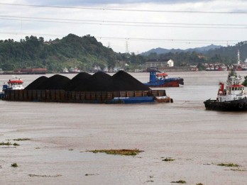 Debit Air Naik, Sungai Barito Bisa Dilewati Kapal dan Tongkang