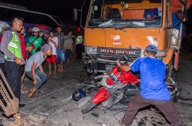 Truk Blong di Pantura Semarang-Kendal Sasak 13 Motor