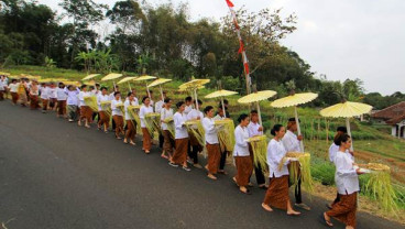 Perayaan Adat Serentaun di Kuningan