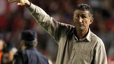 Saudi ke Rusia, Bauza Gantikan Van Marwijk