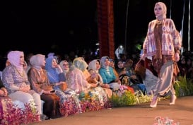 Kenalkan Kain Tenun, Lombok Gelar Fashion On The Street 2017