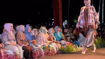 Kenalkan Kain Tenun, Lombok Gelar Fashion On The Street 2017