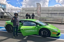 Pemuda Sumedang Rasakan Sensasi Mengemudi Lamborghini di Sirkuit Nurburgring