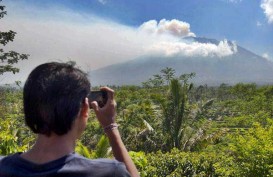 Gunung Agung : Penerbangan & Penyeberangan Bali-Lombok Belum Terganggu Debu