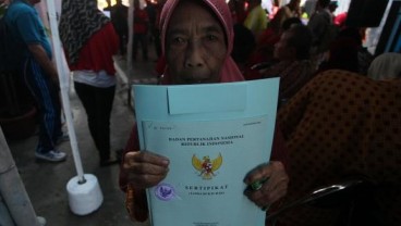 HARI AGRARIA, Wali Kota Risma Terima 230 Sertifikat Tanah