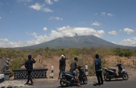 GUNUNG AGUNG AWAS: Debu Vulkanik Gunung Agung Dipantau Dari Jawa Timur