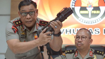 Senjata yang Diimpor Tak Bikin Mati, Cuma Kejut, Kata Komandan Brimob