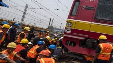 Perjalanan KRL di Manggarai Sudah Normal