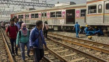 KRL Anjlok di Manggarai: Roda Depan ke Sudirman, Roda Belakang ke Cikini