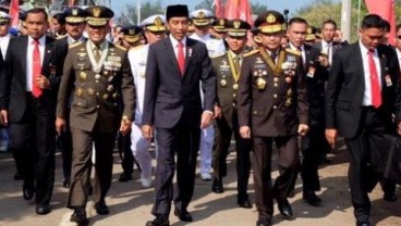 Terjebak Macet, Presiden Jokowi Jalan Kaki Hadiri Upacara Peringatan ke-72 TNI