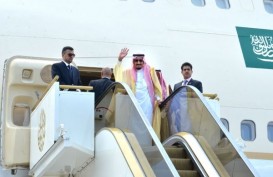 Kunjungi Rusia, Raja Salman Kebingungan Saat Eskalator Pribadi Macet