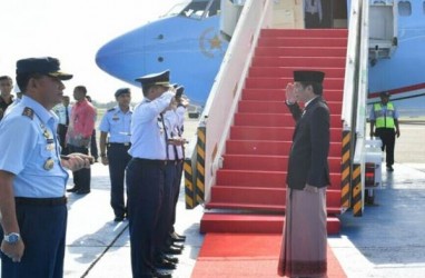 Presiden Jokowi Sarungan Menuju Sumenep Minggu Pagi Ini