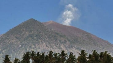 Aktivitas di Gunung Agung Masih Tinggi