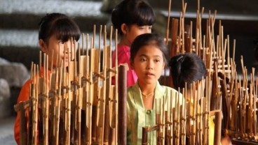 Ansambel Angklung Tampilkan ‘Yesterday’